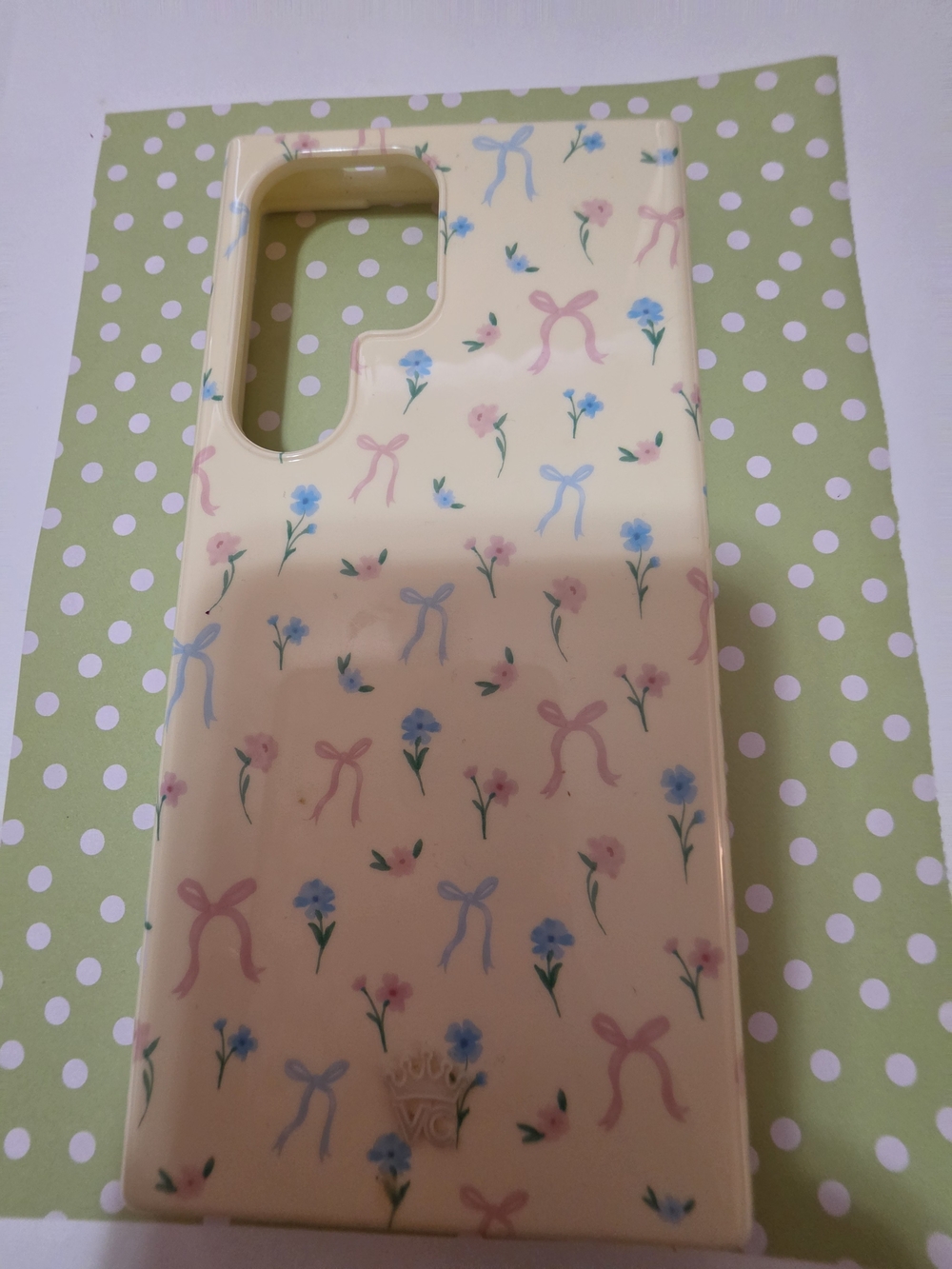 Velvet Caviar Cream Case with Pastel Pink & Blue BowsSamsung S24 Ultra